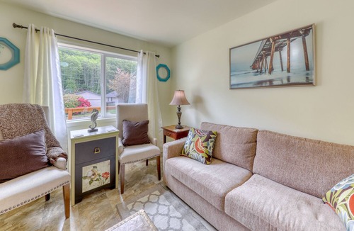 Winchester Bay Condo | Centrally located condo w/ large deck - near the dunes, 1 dog OK!