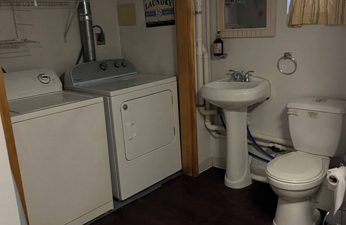 South Side Apartment | Charming 1-bedroom apartment with WiFi, AC in wonderful Waltham