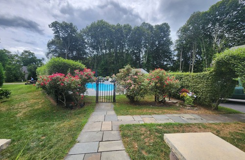Charlestown Cottage | Charming 1-bedroom cottage in lovely Charlestown with WiFi, AC