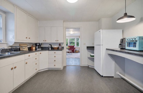 Olympia House | Charming 1900s 2BR Olympia home—walkable to downtown, pet-friendly