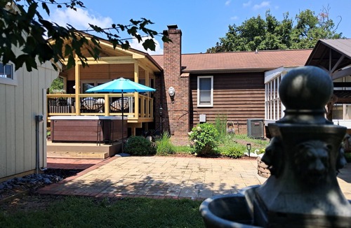 Corbin House | Charming 2-bedroom house in Fredericksburg with WiFi, AC