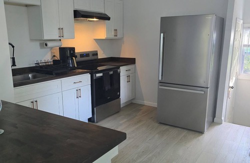 Jefferson Chalmers Apartment | Charming 2-bedroom apartment in vibrant Jefferson Chalmers neighborhood