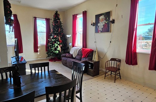 Monroe Apartment | Charming 2-bedroom apartment in delightful Monroe, Oregon.