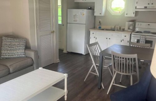 Winchester Cabin | Charming 2-bedroom cabin with WiFi, AC in Winchester