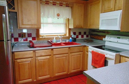 Florence Cabin | Charming 2-bedroom cabin with WiFi on beautiful Patten Lake