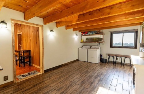Lookout House | Charming 2-bedroom cabin style home in Hico, with bonus room