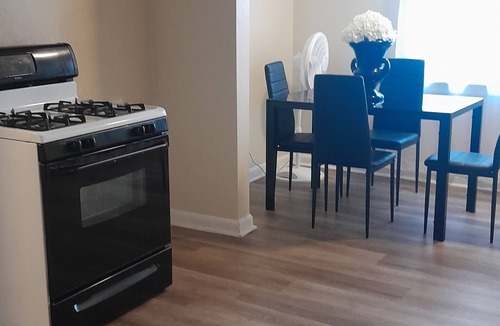 Milwaukee House | Charming 2-bedroom house in Milwaukee with AC