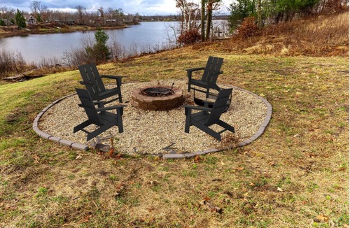 Balsam Lake Cabin | Charming 2 bedroom cabin w/loft on White Ash Lake