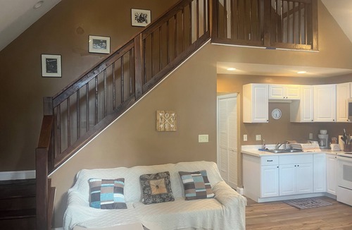 Rileyville Cabin | Charming 3-bedroom cabin with WiFi and AC in Rileyville. Mtn and river views.