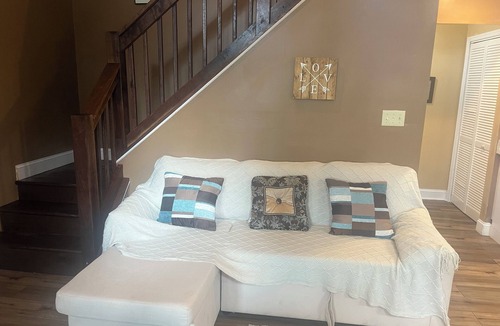 Rileyville Cabin | Charming 3-bedroom cabin with WiFi and AC in Rileyville. Mtn and river views.