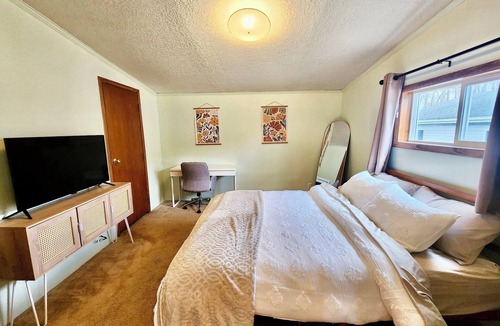 Decatur Cottage | Charming 3-bedroom cottage with WiFi, AC in tranquil Decatur