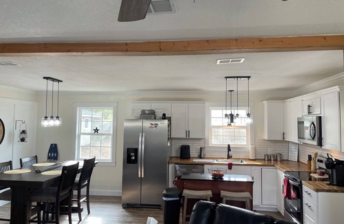 Blackshear House | Charming 3-bedroom house with AC in delightful Blackshear