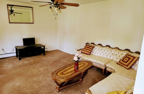 Deer Park House | Charming 3-bedroom house with AC in Deer Park