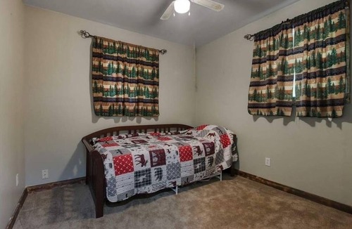 Winter House | Charming 3-bedroom house located on Atv-snowmobile route.