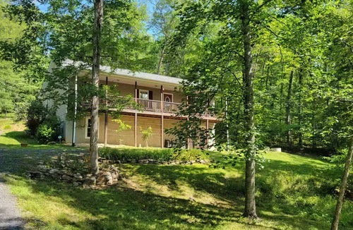 Fort Valley House | Charming 3-bedroom mountain retreat in beautiful Fort Valley with Hot Tub Hiking