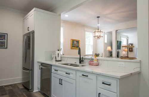 Flat Rock House | Charming 3BR w Balconies Walk to Flat Rock Playhouse