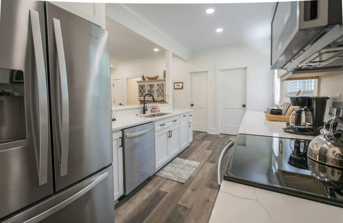 Flat Rock House | Charming 3BR w Balconies Walk to Flat Rock Playhouse