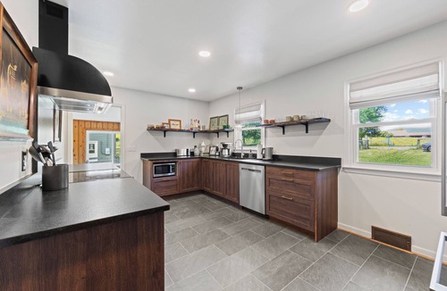 Haywood Cottage | Charming 4-bedroom cottage in Madison with views of Old Rag Mountain