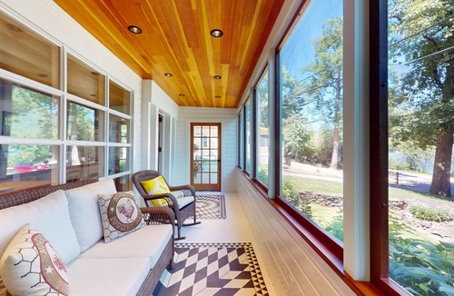 Salisbury House | “Charming 4 Bedroom Lakefront Farmhouse: Breathtaking Views & Relaxing Retreat"