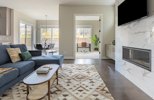 Bethany House | Charming 4 BR House in Portland + Office