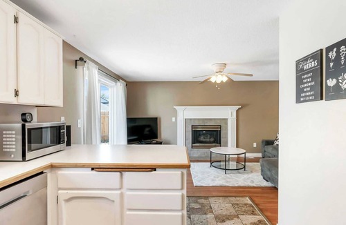 Vancouver House | Charming 4BR Family Home｜Pet-Friendly｜Patio & Big Backyard｜Flexible Lease #41784