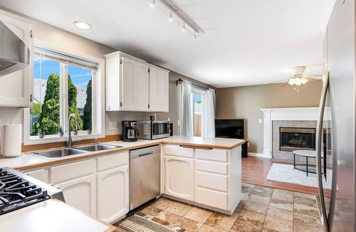 Vancouver House | Charming 4BR Family Home｜Pet-Friendly｜Patio & Big Backyard｜Flexible Lease #41784