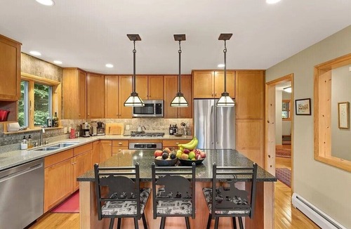 Jones Mills House | Charming 5-Bedroom Mountain Chalet Near Seven Springs & More