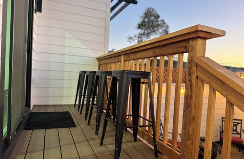 Pittsburg House | Charming and Spacious 4-bedroom house in Pittsburg with AC