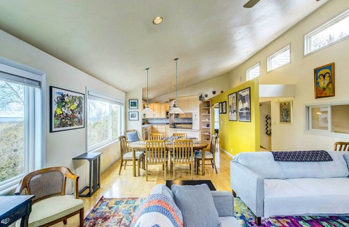 New Franken House | Charming ‘Bayview Art House’ with Deck & Grill!