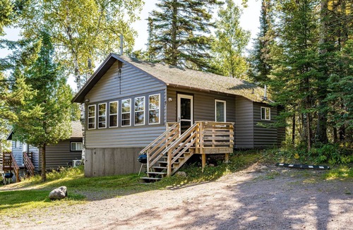Two Harbors Cabin | Charming cabin only feet from Lake Superior
