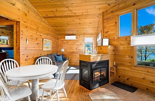 Two Harbors Cabin | Charming cabin only feet from Lake Superior