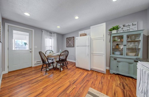 Delano Apartment | Charming Downtown Retreat for Weddings, Weekends & Outdoor Fun!