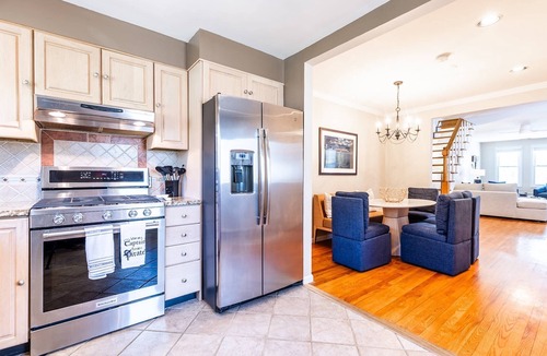 Eastport House | Charming Eastport Home with Modern Comforts & Parking Dog-Friendly & Steps to Shops with Backyard