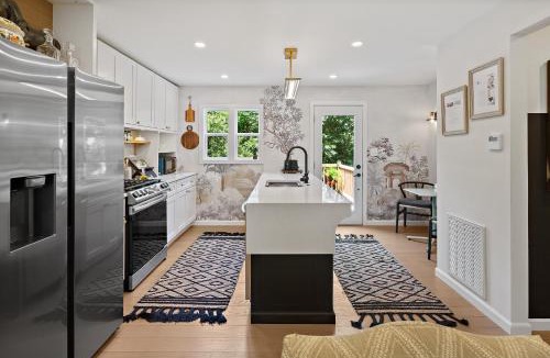 Huntington House | Charming Family Home Sleeps 8 near DC, Historic Old Town VA, & National Harbor