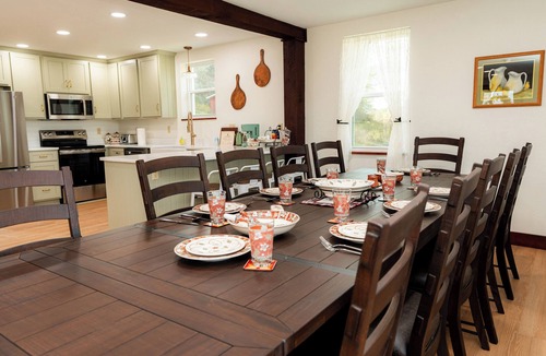 Rockwood House | Charming farmhouse in Rockwood 4 bedrooms fireplace with pond serene and scenic!