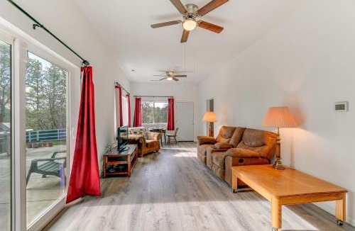 Grants Pass House | Charming Grants Pass Cottage w/Patio & Gas Grill!