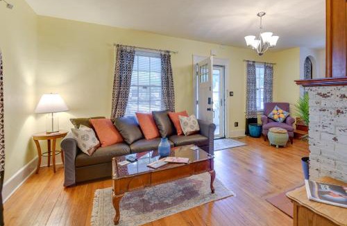 Hampton House | Charming Hampton Home ~ 7 Mi to Buckroe Beach!
