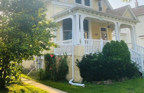 La Grange Apartment | Charming Home on Quite Tree-line Street near Downtown, La Grange