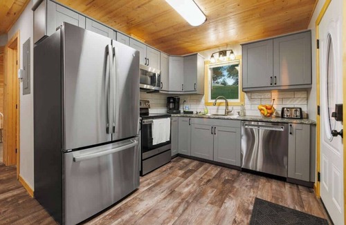Estelline House | Charming Lake House, Hot Tub, Sauna, Private Dock