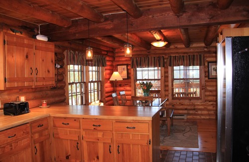 Minocqua House | CHARMING LAKE SHISHEBOGAMA LOG HOME - Sleeps 6- 3bd and 2.5 bath