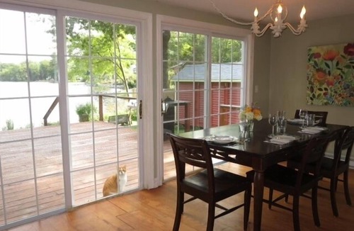 Ashford Cottage | Charming Lakefront Cottage