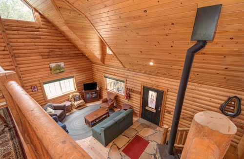 Alta Sierra Cabin | Charming Log Home with hot tub and river access