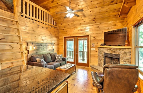 Murphy House | Charming Murphy Cabin w/Porch - Near Hiking!