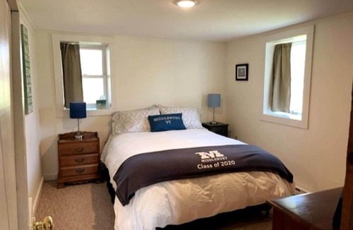 New Haven Apartment | Charming one bedroom just minutes to Middlebury!