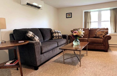 New Haven Apartment | Charming one bedroom just minutes to Middlebury!