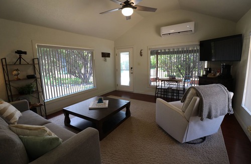 Valley Mills Cottage | Charming Private Cottage with Hot Tub in Valley Mills