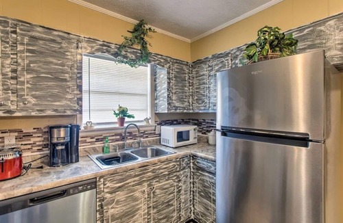 Waycross House | Charming/spacious 2536 Tebeau St Getaway; 1.2 miles down town