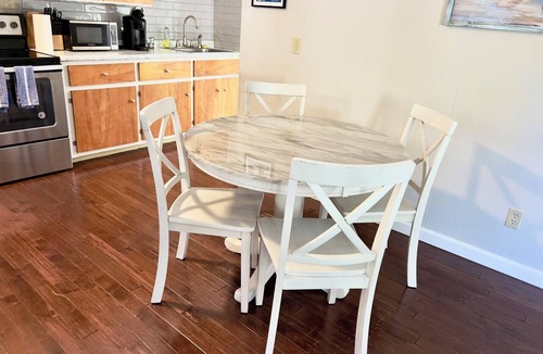 Ocean Park Condo | Charming two-bedroom, one-bathroom condo, two short blocks from the beach!