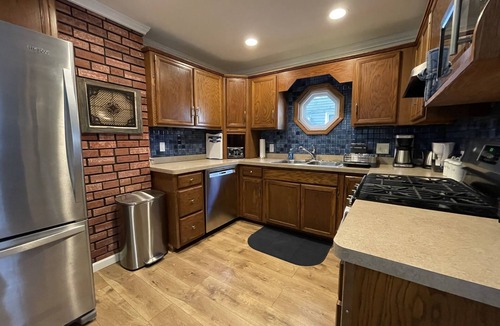 Front Park House | Charming Urban Oasis Conveniently located on a small historic street.