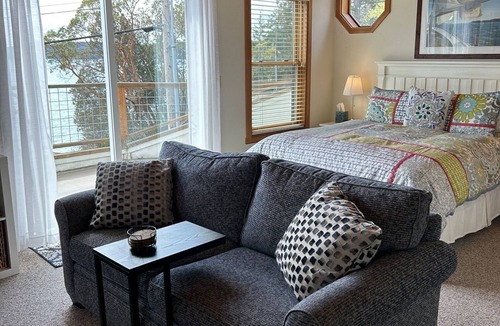 West Sound Apartment | Charming West Sound studio apartment with beach access!
